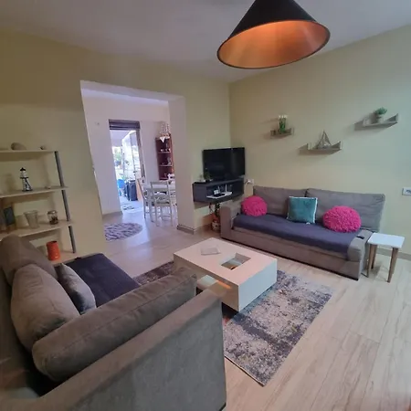 Saranda Beach Apartment